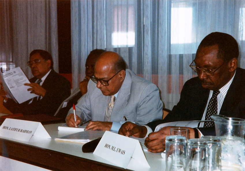 First Meeting, Vienna 2000: From right: Chief Justice M.L. Uwais and Chief Justice Latifur Rahman